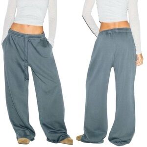 SKIMS Boyfriend Fleece Baggy Sweatpants Zircon NWT Size Medium